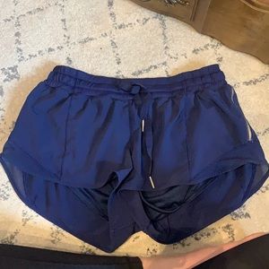 Lululemon hotty hot shorts 2.5” size 8